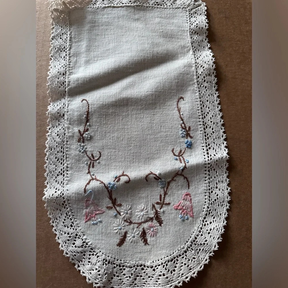 Lot of 5 doily Set